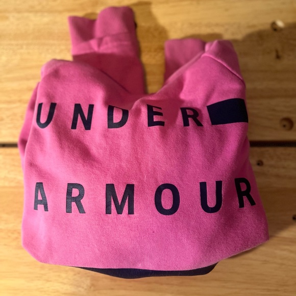 This is the best under armour ever. If you love pink, you should get it. - Picture 2 of 2